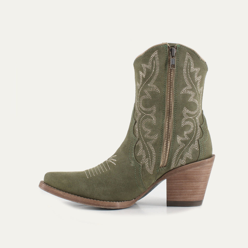 BROOKE OLIVE - Leather Cowgirl Boots - Stylish Western Footwear & Comfort