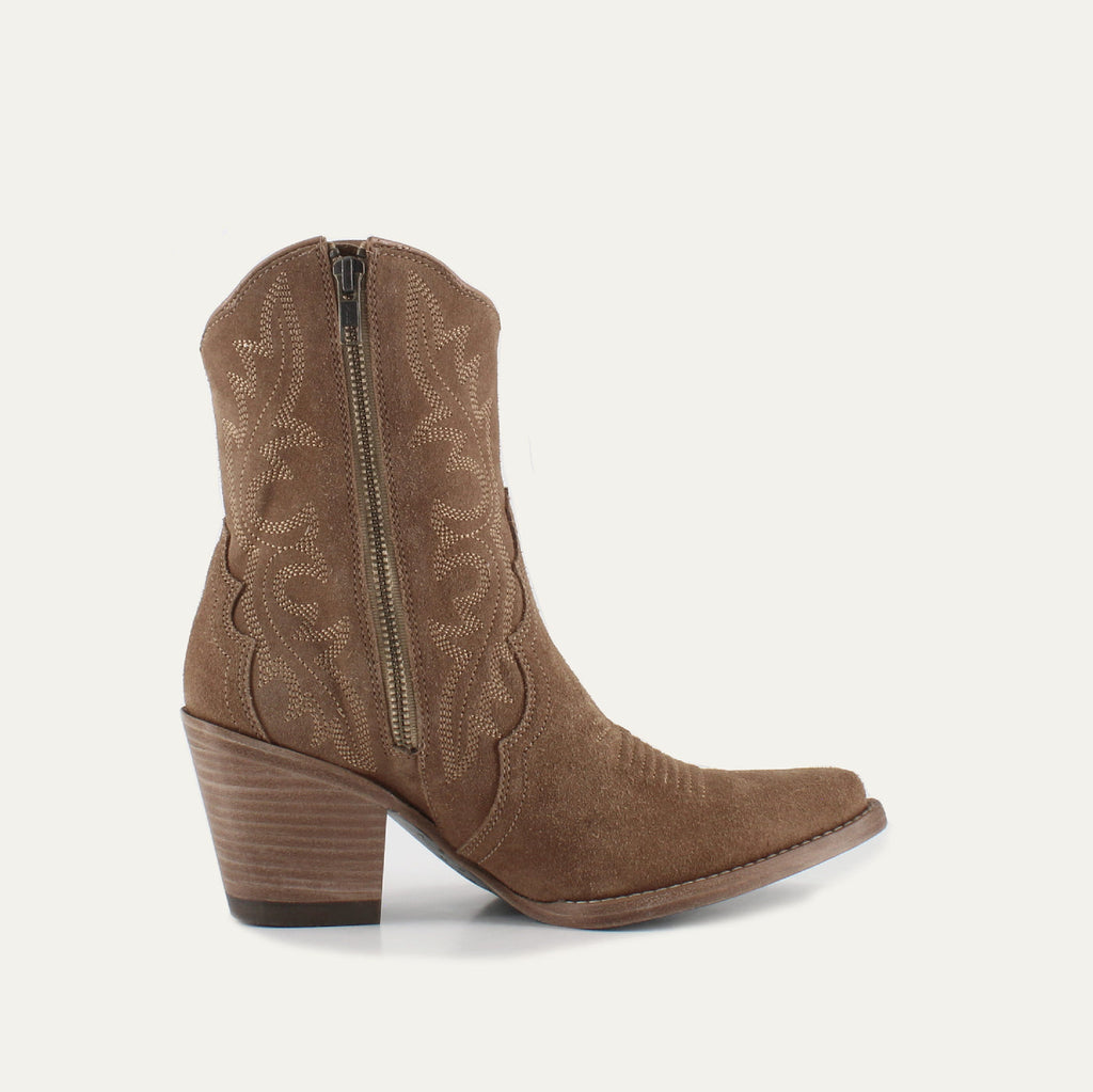 BROOKE CAMEL - Leather Cowgirl Boots - Stylish Western Footwear & Comfort