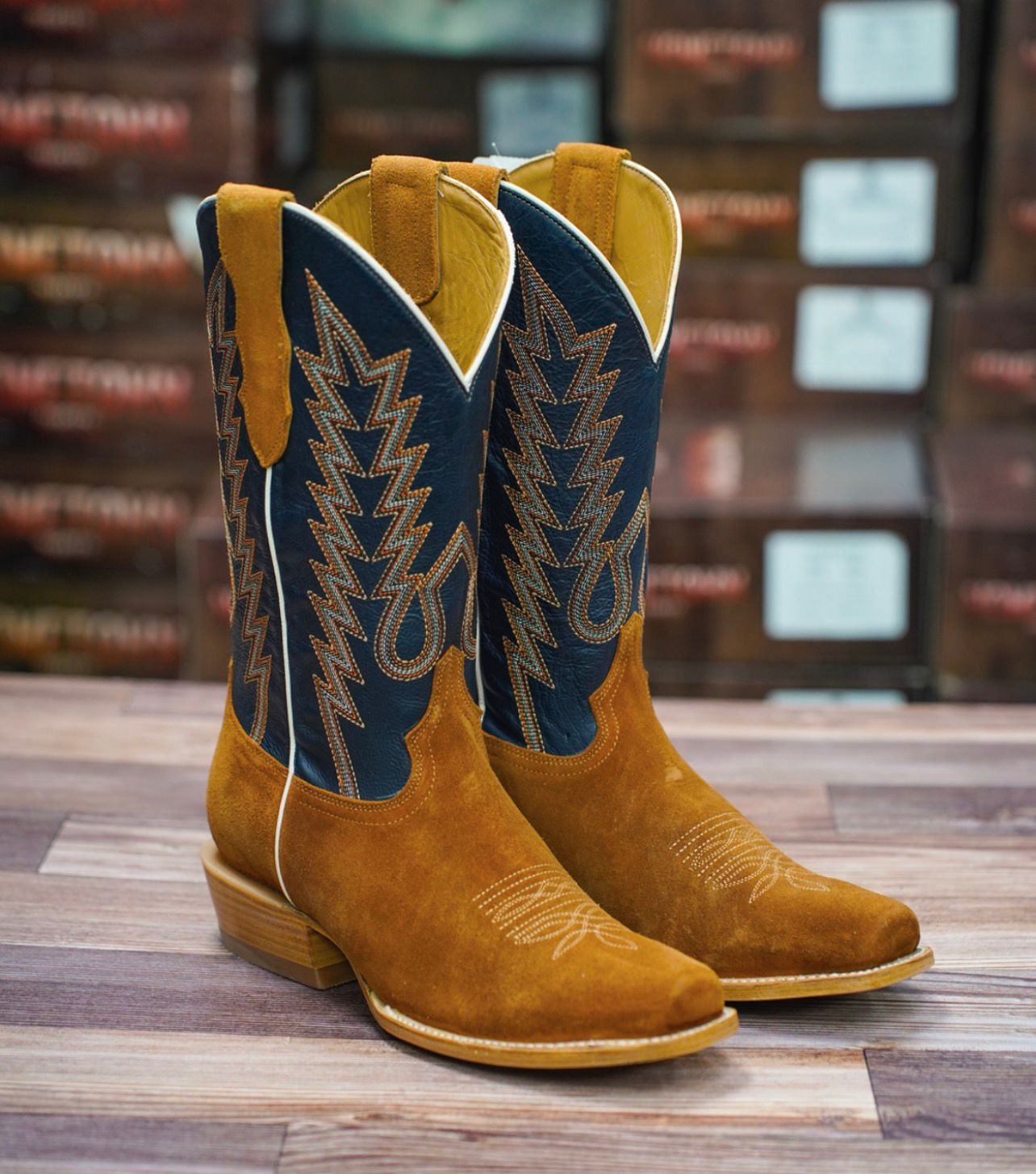 GAMUZA ALMOND CUTTER - COWBOY BOOTS