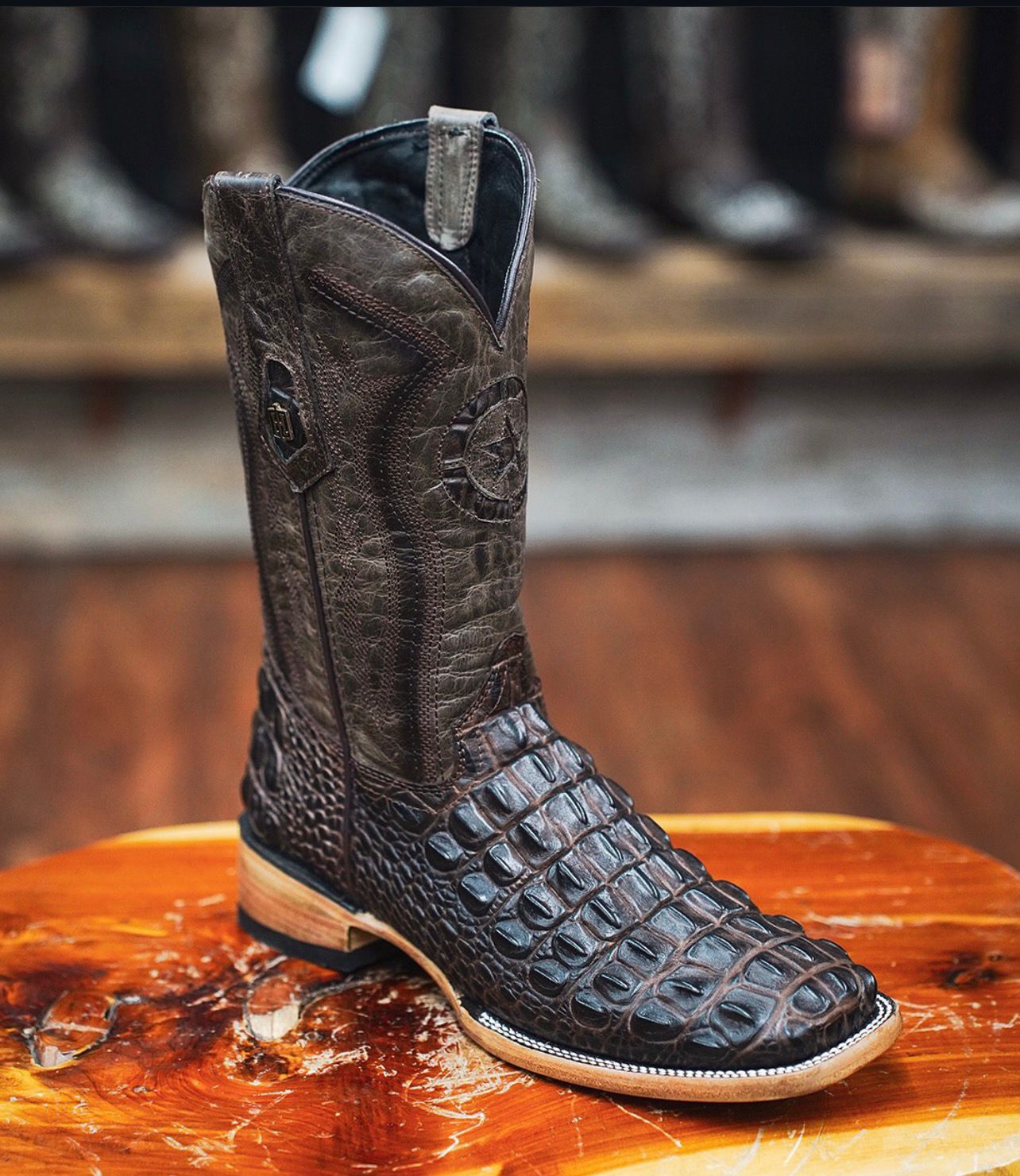 EXOTIC BROWN ALLIGATOR TAIL - COWBOY BOOTS