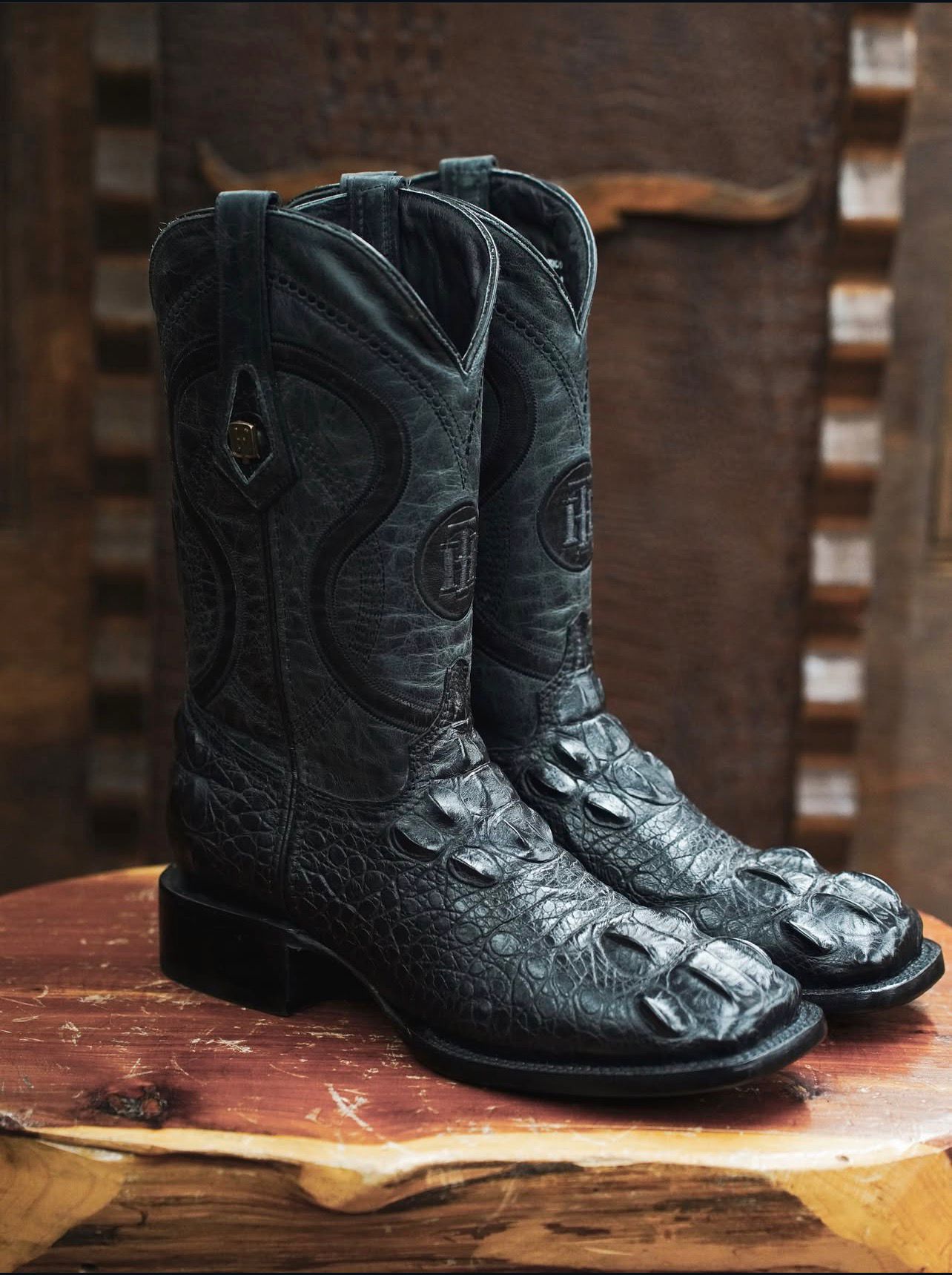 EXOTIC BLACK ALLIGATOR - COWBOY BOOTS